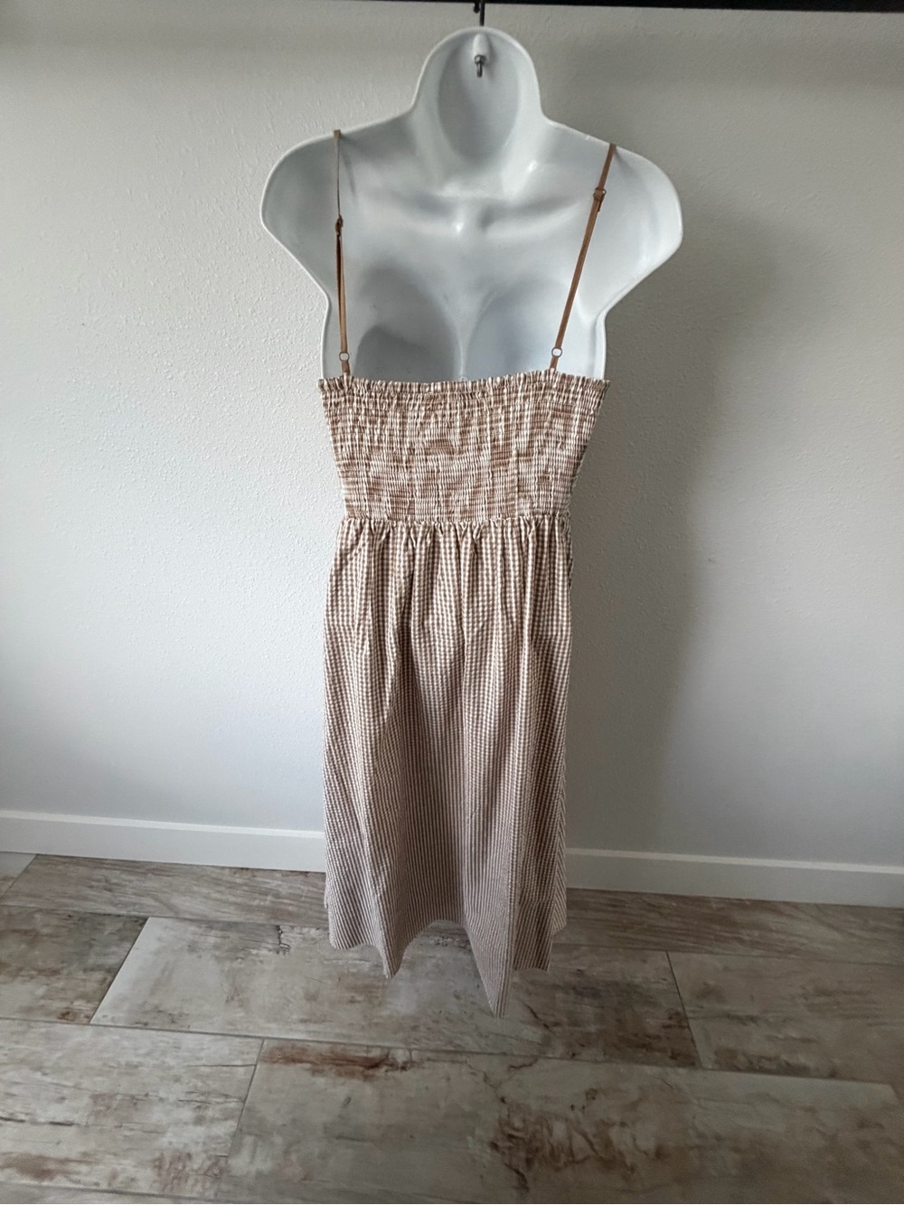 House of Harlow 1960 Beige Gingham Smocked Midi Dress - Picture 4 of 10